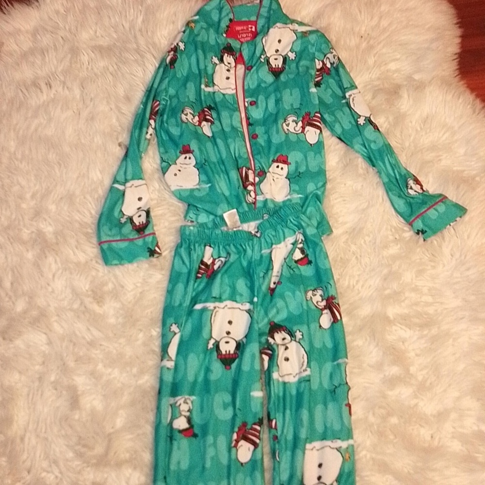 Use ones Snoopy Christmas pajamas